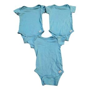 Babies’—Gerber Set Of 3 Sky Blue Short Sleeve Onesies. All Are Size 0–3 Months.